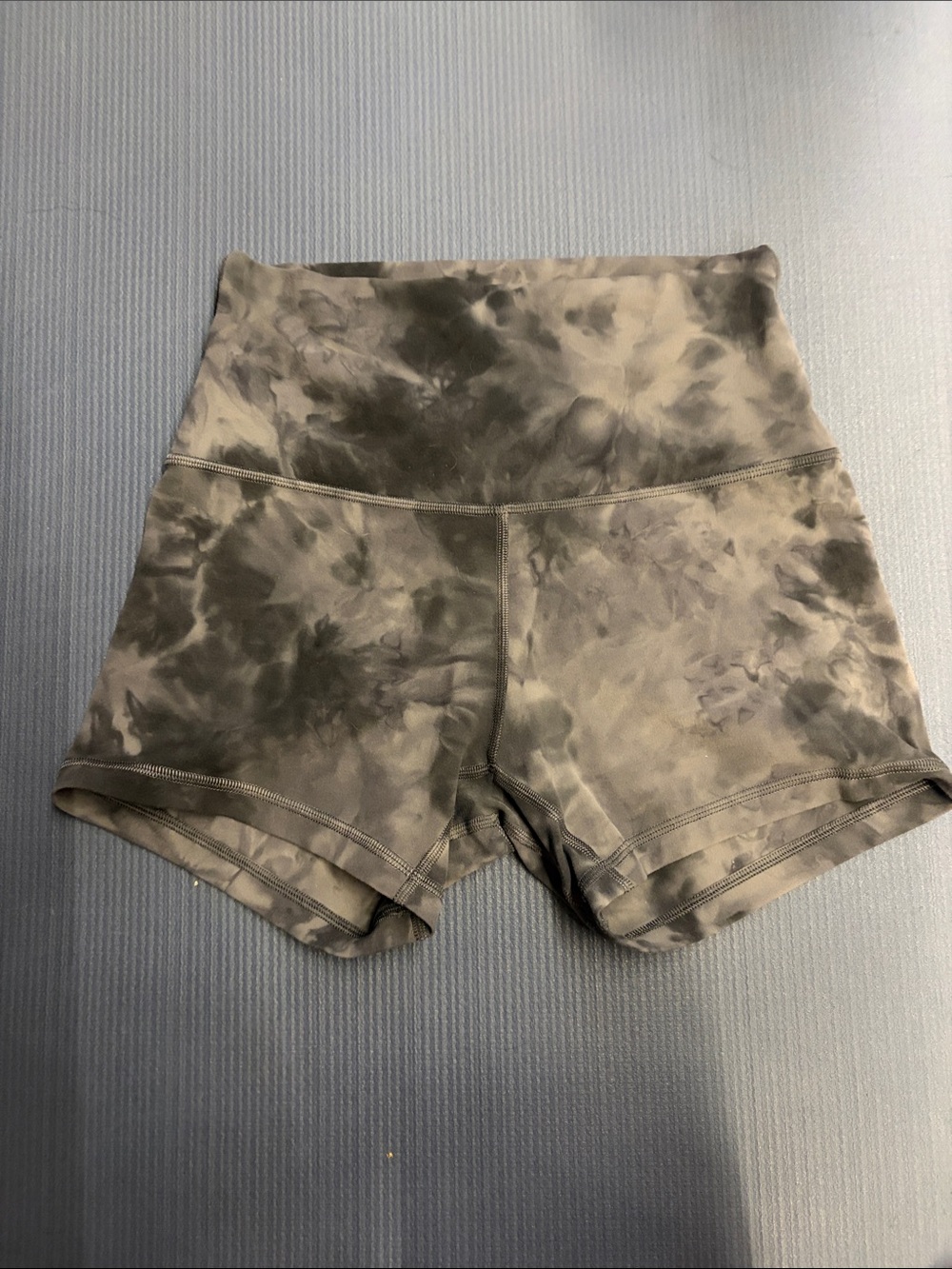 Lululemon gray black camo bike shorts